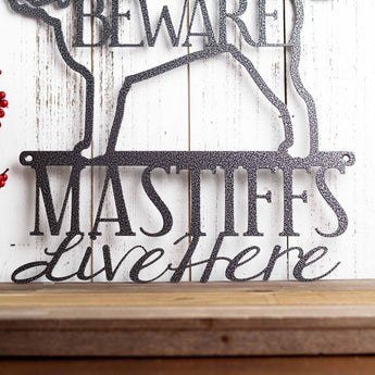 Close up of Mastiffs Live Here wording on our English Mastiff metal sign, in silver vein powder coat.