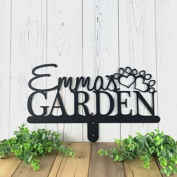 Video of personalized dog name garden metal yard sign, with heart dog paws, in matte black powder coat.